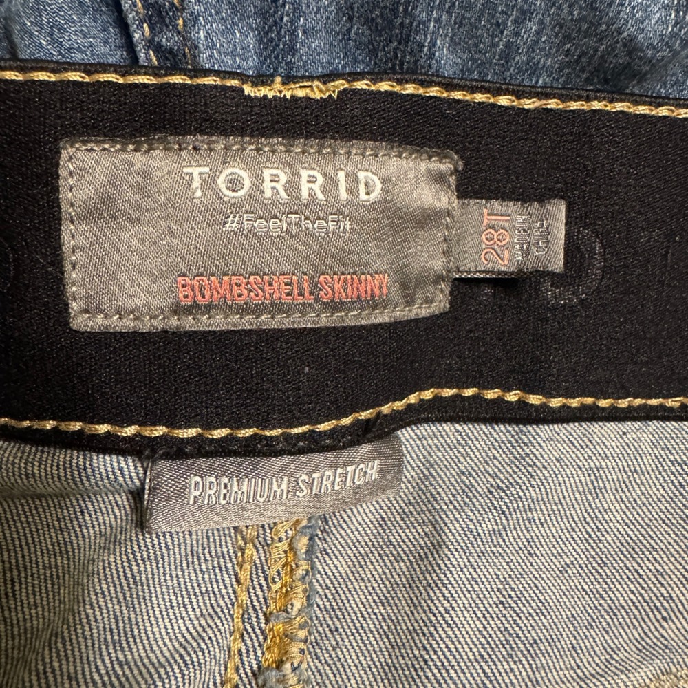 Torrid Bombshell Upcycled Floral Patchwork Straight Leg Jeans Blue 28T Plus Size - Picture 10 of 11